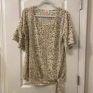 Grace & Emma - boutique leopard tunic top. EUC. Size L